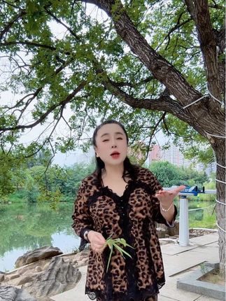 德绒保暖套装家居服户外也可以穿哦#睡衣外穿 #我要上热们 #家居服套装 #豹纹 #上热搜 @抖音小助手