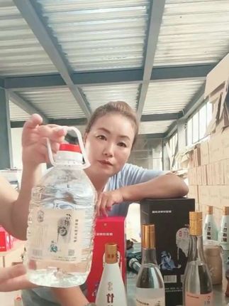 中秋福利🧧来了,桶装酒 拍5桶到手6桶,(箱装 拍一箱52° 4瓶装,送一箱42°,4瓶装),拍5箱到手6箱。链接在下方购物车,橱窗更多好物分享…👉
