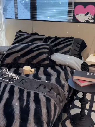 #家纺床品 #床上四件套 #加厚保暖 #牛奶绒 #太好看了 @抖音小助手