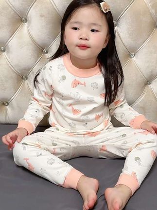 天呐‼️#红豆 家卖的老贵的儿童秋衣裤,终于让我蹲到了,现在价格老合适啦~大品牌品质嘎嘎好,摸起来真的超舒服超柔软~孩子贴肤穿亲肤又舒适~趁着商家冲量姐妹们快给娃安排上~别等天冷涨价才想起来买就不划算了~#宝妈推荐 #儿童秋衣秋裤 #儿童家居服 #高品质童装