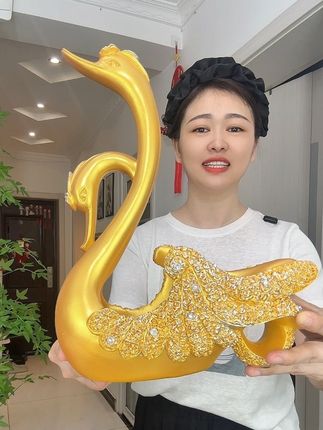 #摆件 #创意摆件 #红酒摆件 #天鹅红酒架 #摆件装饰品 美观实用@巨量千川