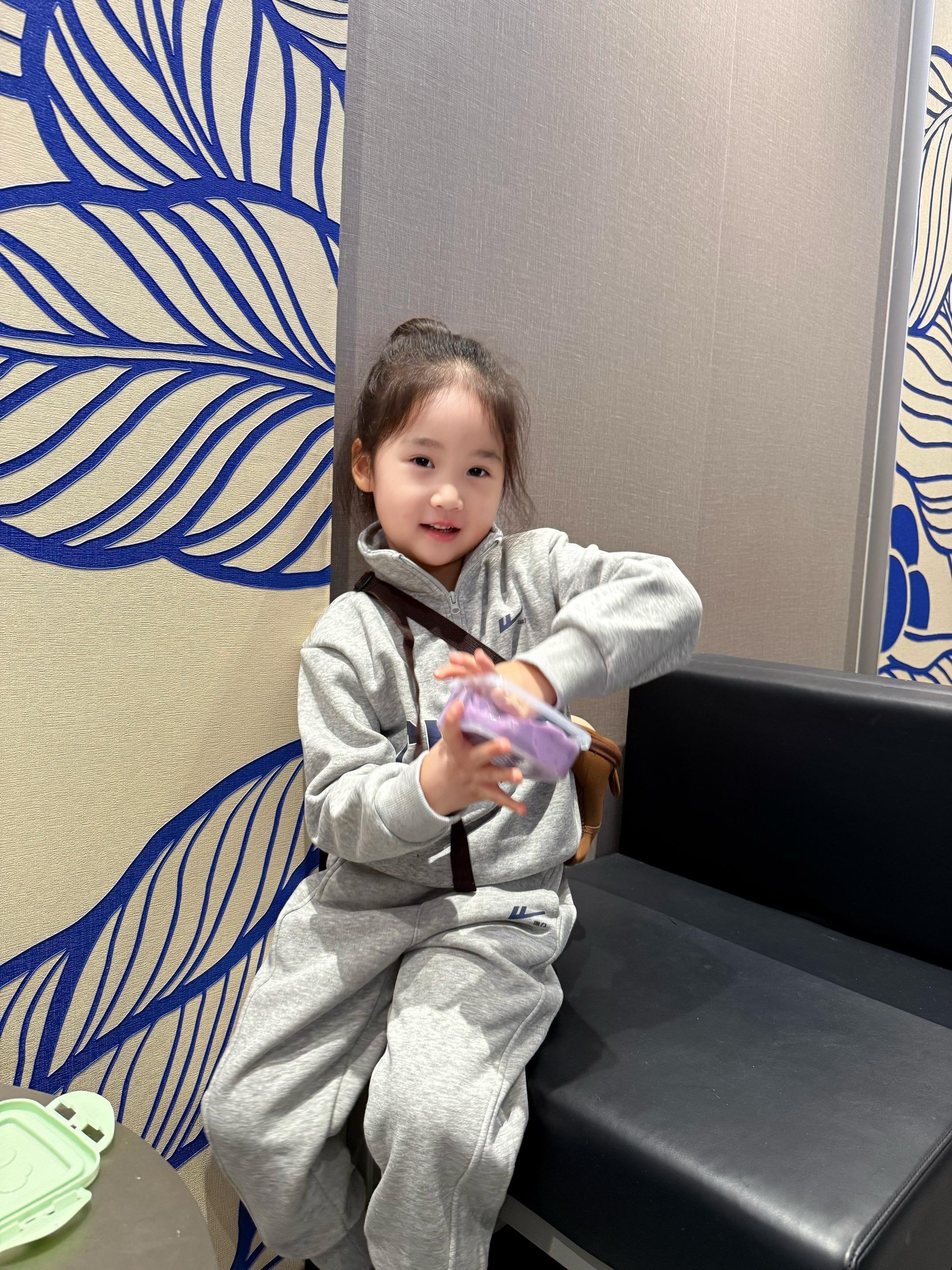 我很骄傲 我的小花被我养得很好 如果陪伴有痕迹 那一定藏在你长大的一点一滴里 不着急你可以慢慢长大 慢慢懂事慢慢越来越好 而我永远爱你 #我的女孩👧🏻