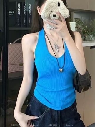 夏季吊带背心女通勤显瘦纯欲辣妹挂脖修身性感外穿短款上衣#夏季干净风穿搭 #更适合小个子的不露腿穿搭 #肩窄膀粗的人适合穿什么 #夏日通勤休闲穿搭 #夏日穿搭有这搭配公式就够了