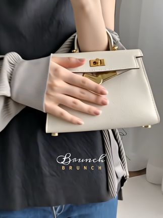 #上热门 #包包 #女包 #轻奢女包 #单肩斜挎包 @DOU+小助手 @巨量千川