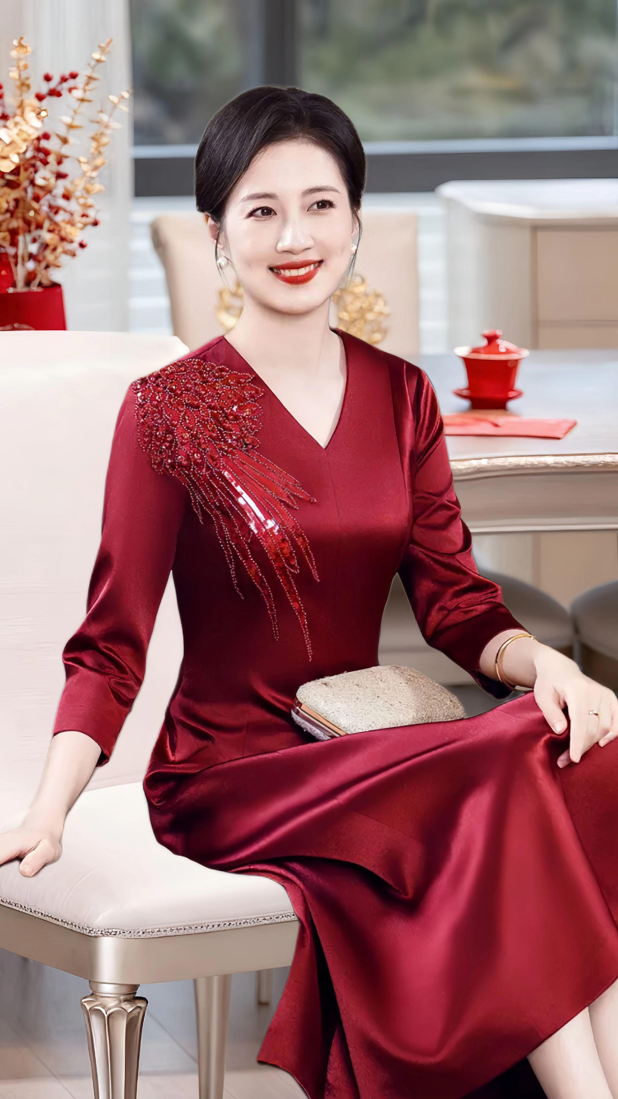 #新中式穿搭成为中秋宠儿 #喜婆婆喜妈妈 #喜结良缘 #高级感穿搭 #面料柔软舒适