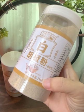 家人们谁懂啊!做饭总是差点味儿?直到我发现了这款海南白胡椒粉!精选海南优质胡椒,研磨工艺保留原始风味,香气浓郁、辣味醇厚。炒菜、炖汤、烧烤撒上一点,轻松拿捏美味,#海南白胡椒粉#厨房好物#烹饪好物#好东西一起分享 #妈呀太香了