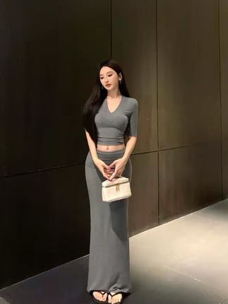 2025夏季新款高级感修身短款圆领短袖上衣气质高腰包臀开叉半身裙#优雅气质 #美背穿搭 #气质范 #轻奢女装 #背心