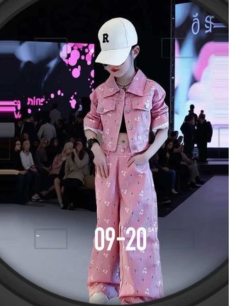 #潮搭 #秀场直击 #女童穿搭 #炸街女孩 #女童时髦套装