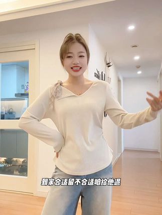 可以穿到200斤内的温柔系上衣,面料舒适柔软,宽松版型,遮肉显瘦,不挑人,好搭配#早秋姐感穿搭气质顶满 #早秋穿搭公式来了 #早秋不费力显贵穿搭 #2025年秋季都流行穿什么 #无限回购的宝藏单品