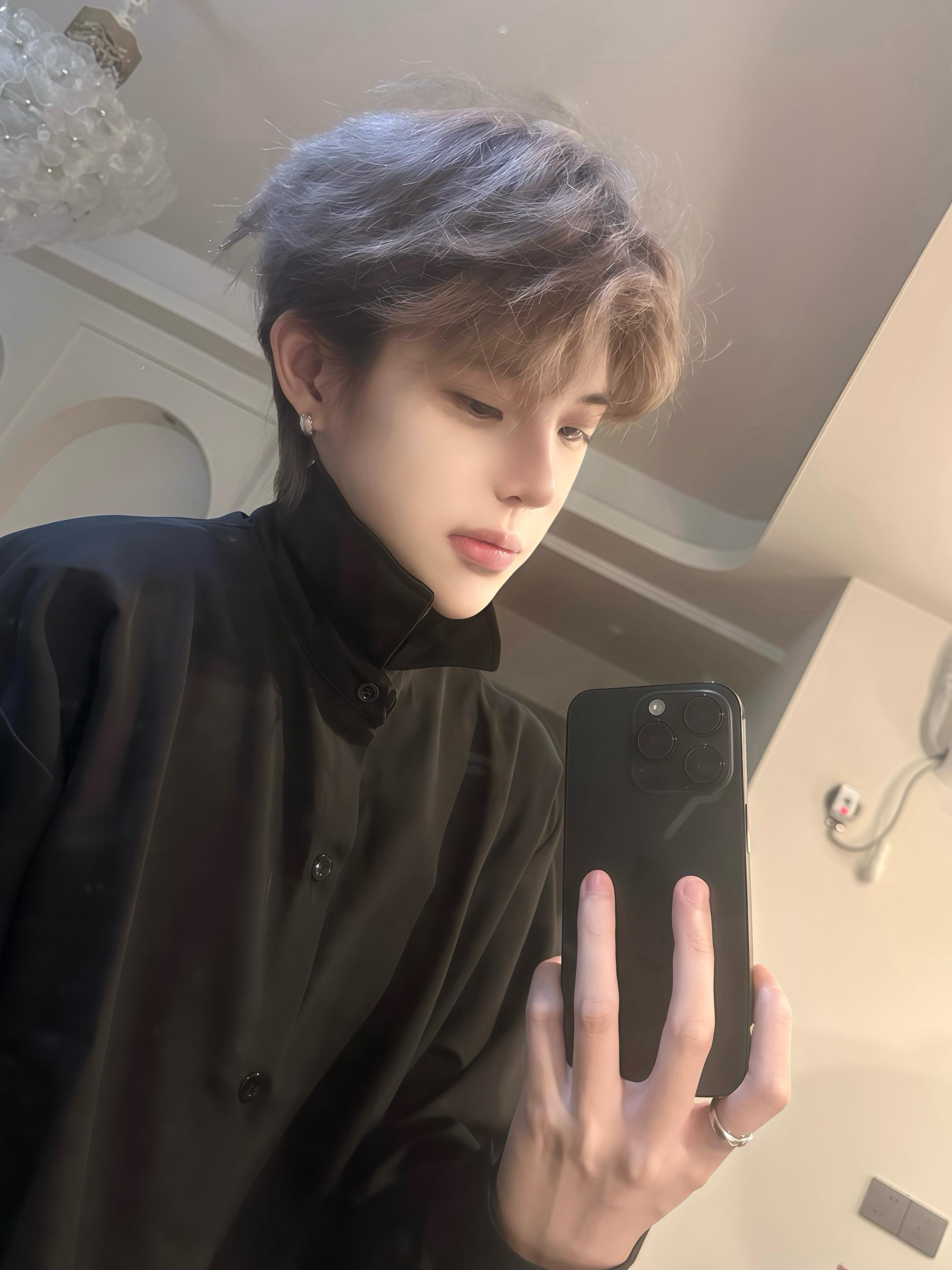 即使有天我握住了整个世界 我也只想亲吻你的脸#wlw