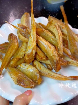 #创作灵感 红娘鱼干,用淘米水浸泡一下,再拿去香煎或清蒸真的老好吃了,一条咸鱼可以配三碗米饭哦#红娘鱼干#红娘鱼#海鲜干货#地方特色美食