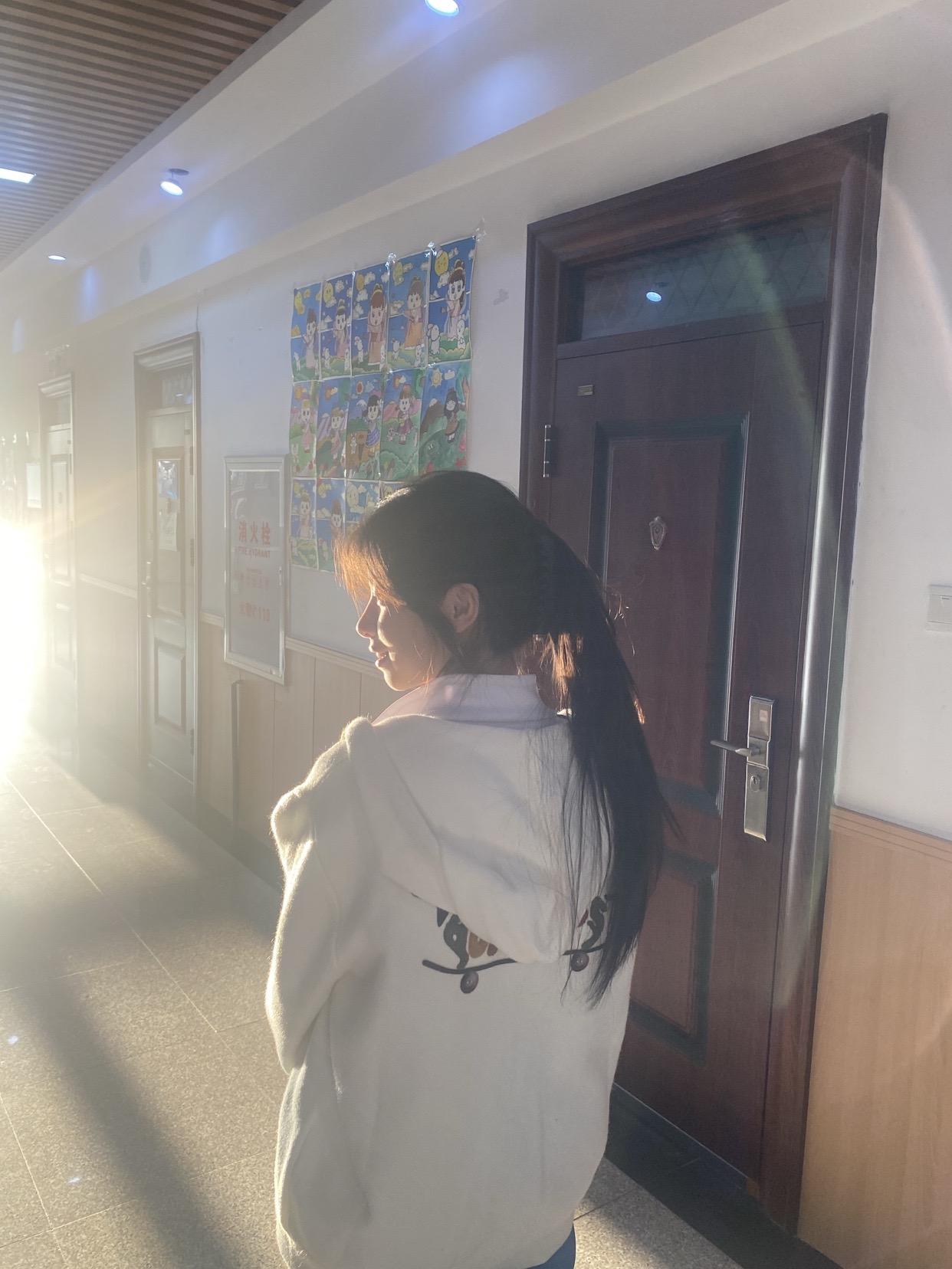 ៷>ᴗ<៷#背影 #侧脸 #早上就想睡觉是什么原因 #闺蜜拍照技术