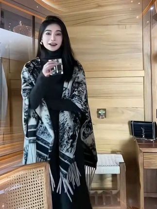 复古水墨画披肩,秋冬保暖百搭旅游拍照氛围感斗篷#美美的#斗篷披肩
