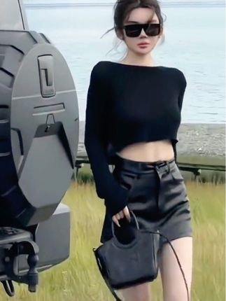 人生如戏,戏如人生,每个人都在上演着不同的角色……#爱了爱了 #秀出好身材 #又美又飒 #拽姐穿搭 #辣妹