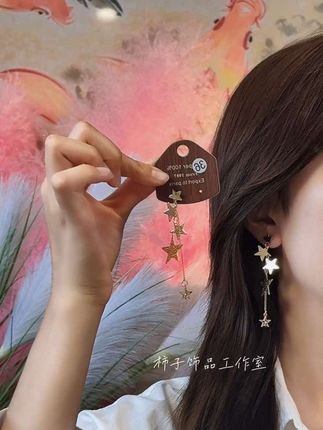 秋冬搭大衣少点啥?这对耳饰一戴,氛围感直接拉满!#原创视频 #时尚耳饰 #珠宝首饰 #首饰控 #时尚饰品
