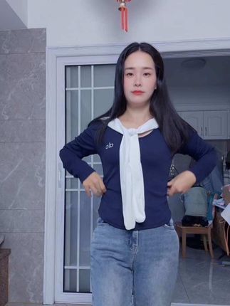 海军领披肩设计,正肩剪裁显瘦不挑身,穿出独特时尚感,日常通勤都吸晴~#显瘦穿搭#谁穿谁好看#不挑年龄不挑身材