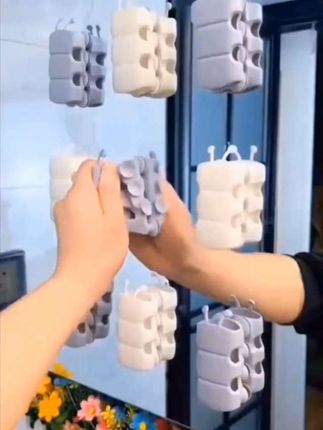 #创作灵感 #毛毛虫花洒吸盘 很多人不知道,在花洒上套个吸盘,任何位置,都可以快速的固定住花洒。不管是洗衣服、洗脚,还是给小朋友洗澡,也太方便了#卫生间好物 #花洒支架 #浴室好物