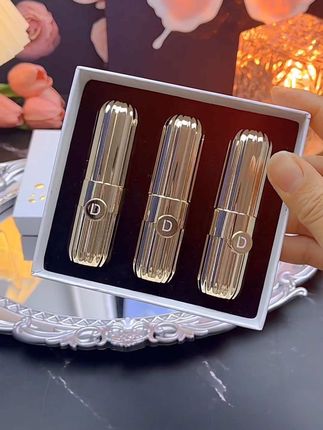 没想到 个位数到手3支哑光丝绒口红礼盒套装这么好用!涂上显色度高,滋润又显白,每一支都经典百搭,这么好看还这么实惠爱了#美妆推荐#口红试色 #不沾杯不掉色 #口红推荐 #平价