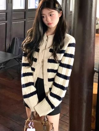 韩系条纹针织开衫时尚百搭软糯亲肤拼色毛衣女短款#今日穿搭 #原创视频 #分享 #甜美穿搭 #辣妹穿搭