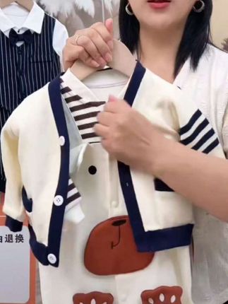 #宝宝开衫外套 秋分了,转眼就凉了,给宝宝国庆出游的 #萌娃穿搭 防凉护肚的#春秋穿搭 外出游玩防止着凉的 #婴幼儿服饰 面料柔软舒适,宝宝穿着好看又时尚的 #童装