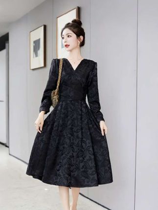 长袖法式提花时尚连衣裙   显瘦复古千金风收腰气质修身春秋优雅连衣裙 #连衣裙 #法式连衣裙 #时尚连衣裙 #春秋新款 #时尚女装 @巨量千川