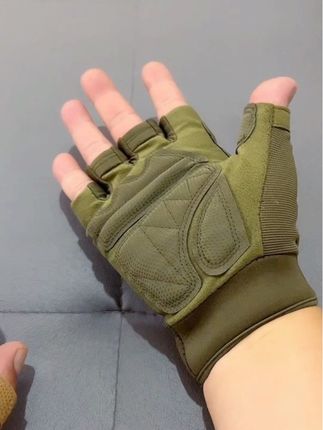 #健身 #手套 #半指手套 #轻薄透气一年四季都可以佩戴 #防滑耐磨