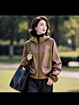 姐妹们答应我都去穿这件早秋连帽冲锋衣外套,上身真的太酷了!宽松版型,显瘦又遮肉,面料防水又防脏,内里加棉,舒适又保暖,搭配卫衣休闲又洋气,喜欢的姐妹赶紧试试吧!##显瘦穿搭 #保暖又好看 #洋气上档次 #冲锋衣