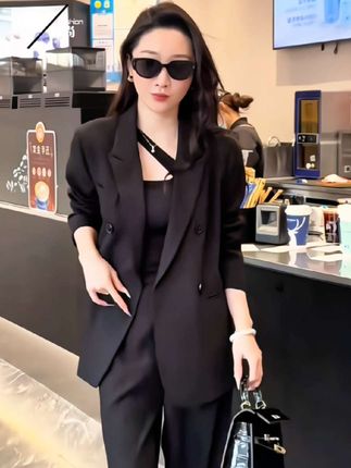 高级感西服外套阔腿裤两件套 🌹真的太好看了,它是春秋季新款,非常适合现在穿,而且是高级感的西服外套,搭配阔腿裤很显瘦,穿上它整个人都变得气质优雅了!喜欢的姐妹赶紧下单抢购吧!#入秋的第一件外套#高级感穿搭#谁穿谁好看系列 #时尚 #今天穿什么