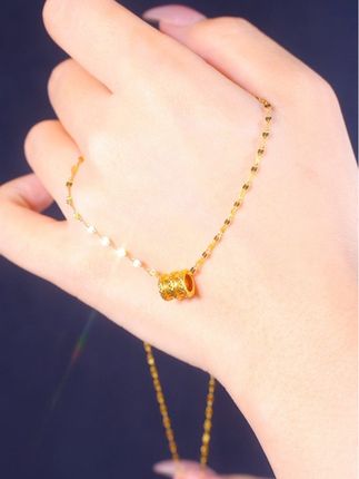 少买了件衣服,多了件敲百搭的小蛮腰,真金足金999吊坠才两百出头!#珠宝首饰 #礼物 #推荐 #黄金 #强烈推荐