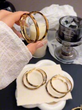 秋冬的一定要入的豹纹耳圈,气质轻松拿捏#女人喜欢的饰品 #配饰的重要性 #潮流饰品 #时尚搭配 #颜值好物