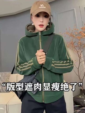 秋冬季新款保暖常规款连帽女长袖短外套运动双面奥粒绒加厚#秋冬氛围感穿搭 #谁穿谁好看不分年龄段 #显瘦遮肉减龄 #加绒保暖 #连帽外套穿搭