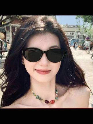 姐妹们!这个墨镜🕶泰酷辣!简直是方圆脸菱形脸的天菜墨镜,太修饰脸型了,酷酷出片~#墨镜一戴谁也不爱 #高颜值眼镜 #墨镜 #眼镜控 #高级感