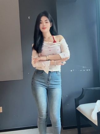 #微胖女生 #随性摇摆 #扭一扭 @DOU+小助手