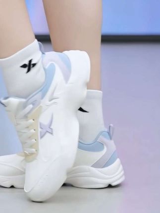 特步女鞋运动鞋子女秋季皮面防水软底跑步鞋轻便百搭休闲旅游鞋子#特步女鞋#特步女士皮面运动鞋#跑步鞋 #百搭鞋子 #新鞋到了