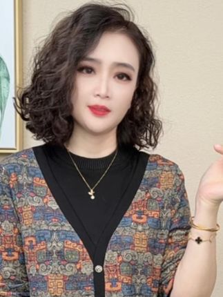 2025秋季女士圆领长袖气质时尚显瘦耐磨抗皱洋气拼接T恤#时尚穿搭#气质穿搭 #显瘦穿搭 #减龄穿搭 #谁穿谁好看系列 @抖加🔥上热门🔥dou+🔥热点宝 @DOU+小助手 @DOU+上热门