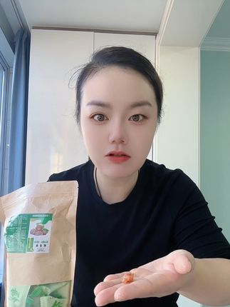 平时火锅烧烤不忌口的,还好我有这个加强版的酵素梅,我每天晚饭后吃一颗,再喝500毫升的温水,不一会儿就有感觉了,轻轻松松一整天,虽然美味,但不要贪吃,你们也赶紧试试 #酵素梅#青梅#宝妈推荐
