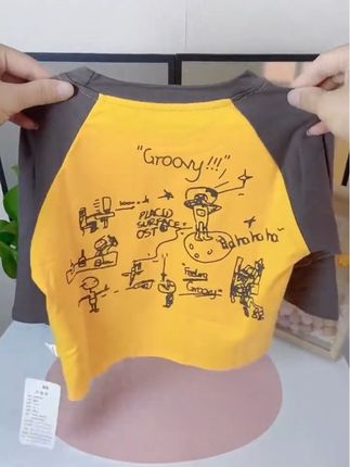 反季捡大漏!纯棉品质的长袖小棉T!假两件设计很洋气很百搭!上身亲肤又透气,宽宽松松的,小肉宝也能放心穿!刷到还有合适的尺码,赶紧去拼手速!#纯棉t恤 #长袖t恤 #面料舒适透气 #高品质童装 #初秋穿搭