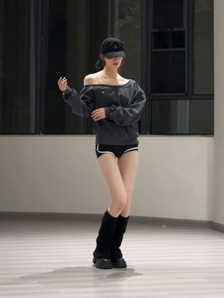 最近得了许妍病#许妍 #穿搭 #aoa #傻狗摇 #抖音潮流舞蹈大赛