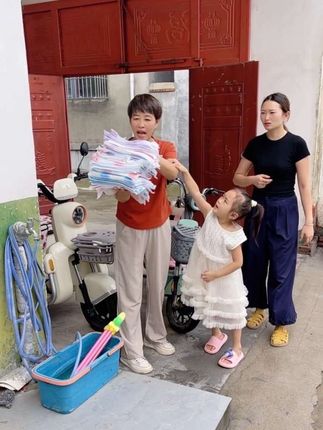 视频同款加厚多功能抹布9块9拍下到手30条,需要的朋友拍去吧!