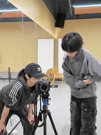 如果全世界都指责你 那哥哥蹲下来抱抱你#穆祉丞维护王橹杰 #橹穆 #新音纪录片 #lm