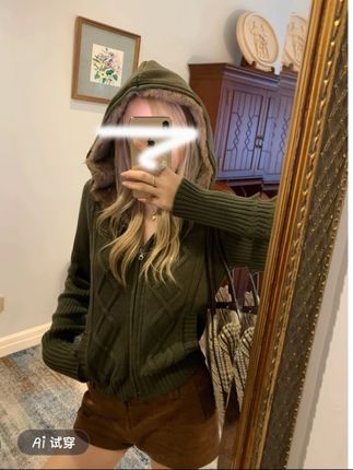 南疆橄榄枝 秋冬连帽毛领毛衣拉链针织外套女+复古低腰灯芯绒短裤#休闲女装 #每日分享 #外套