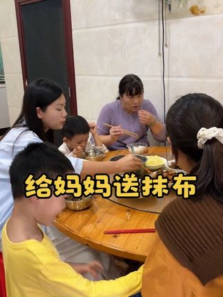 第一次带两个小朋友爬山,没想到爬的比我更快。 下山后和妹妹一起约着回娘家,这样的日子虽然平平淡淡,好像能一眼望到头,但是在我现在这个年纪的眼里,却是最好最幸福的日子#生活碎片