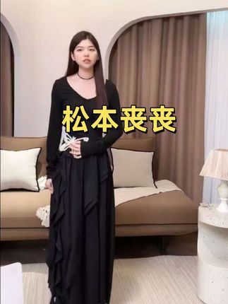 摆脱路人感的艺术小黑裙来啦!自带高腰设计,上身版型更显腰细!#显瘦连衣裙#新款上新 #小黑裙的正确打开方式 #小黑裙连衣裙 #小黑裙显瘦