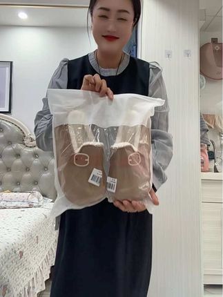 25年新款博肯防水棉拖鞋这也太好看了,软软乎乎的上脚超级舒服,脚宽脚胖都能驾驭,放心入#博肯拖鞋 #棉拖鞋,#防水博肯拖鞋