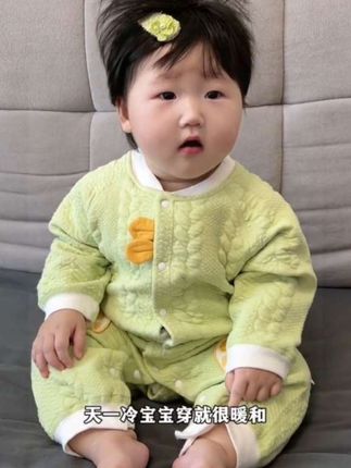 立秋后越来越冷了,提前给我家宝准备了这种三层夹棉加厚的保暖连体服,天凉单,天冷还可以当一个保暖连体服穿在里面,保暖又舒服,婴幼儿A类的,小宝宝也放心穿。#母婴好物 #婴童服装 #婴幼儿服饰 #宝妈推荐 #宝宝衣服