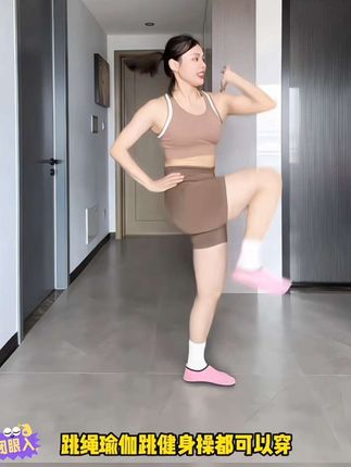穿上一起运动,我的运动好搭子,不用出门在家就能运动#一起来跳舞💃 #室内运动 #运动女孩 #动动动起来 #健身打卡