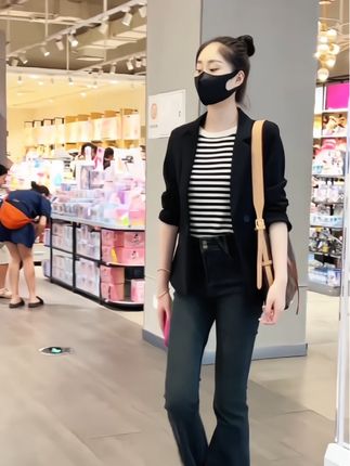 正品短款西装外套女2025秋季新款休闲设计感高级感气质小西服上衣#简约大气#洋气减龄#短款西装外套#休闲气质小西服外套#舒适百搭