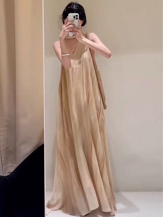 #连衣裙 温柔风挂脖V领度假无袖吊带连衣裙子女夏穿搭显瘦长裙#长裙 #裙子