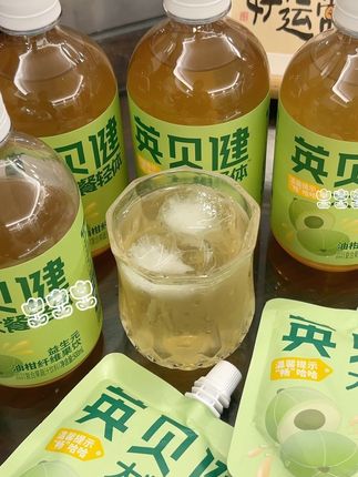 大鱼大肉后来一杯#英贝健油柑汁!口感酸甜清爽果香浓郁,经常在卖管不住嘴的姐妹可以放心炫!#油柑汁#仙女都在喝什么