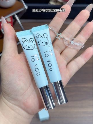 淡颜天菜色#intoyou软管唇蜜 新色号也太好看了,冰透爆汁谁涂谁好看!#intoyou #软管唇蜜 #美妆 #平价彩妆